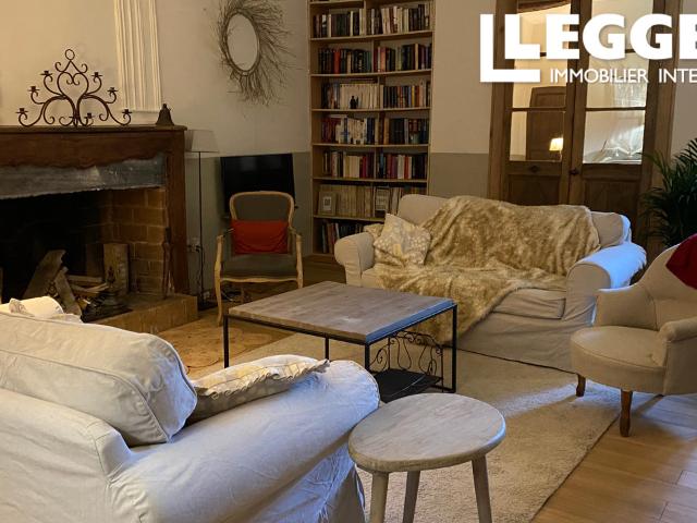 Sous Offre Sauve Maison de Village avec salon, 4 chambres, 4 salle d'eau, séjour avec cuisine et terras
