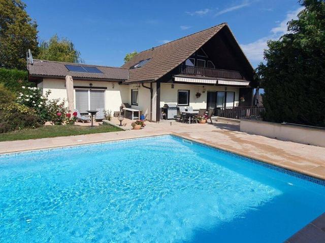 SAUVERNY 01220 VASTE VILLA 6 CHAMBRES, SS SOL, JARDIN AVEC PISCI