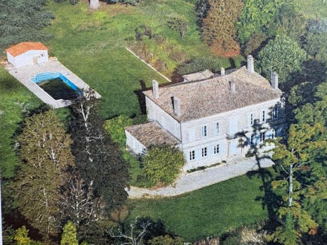 SAUVETERRE DE GUYENNE Propriété d'Exception: Le charme néo classique