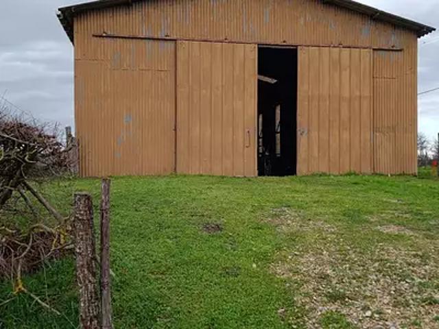 Sauveterre de Rouergue 12800 Achat / Vente immeuble au dernier étage parking