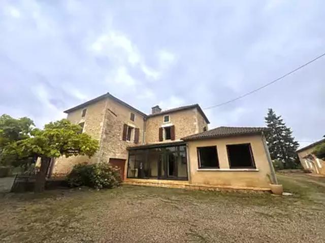 Sauveterre la Lémance 47500 Location maison 6 pièces t6