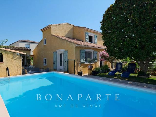 À Sauvian, maison familiale rénovée avec piscine et grand ja. 142m² Sauvian