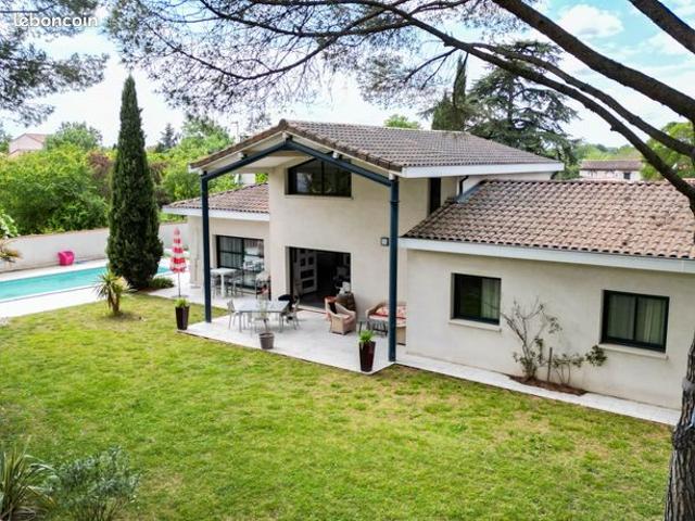 Saubens, Villa contemporaine – élégance, confort et sérénité