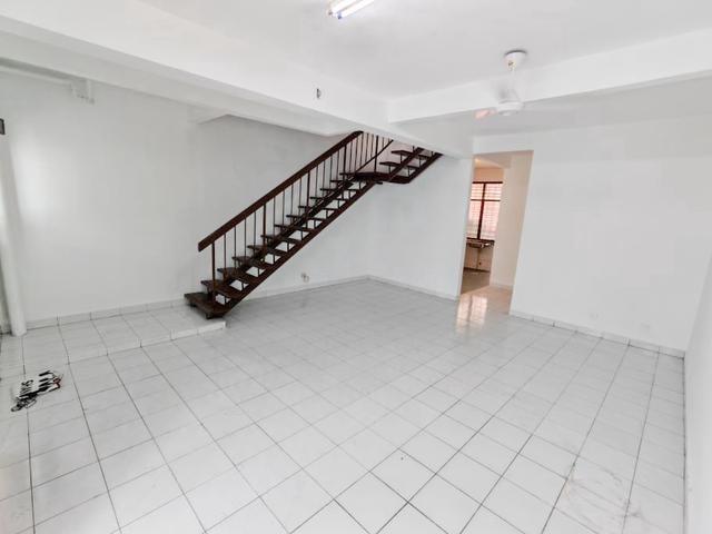 Saujana Puchong SP8 Double Storey 18x65 Well Maintain Hill Area