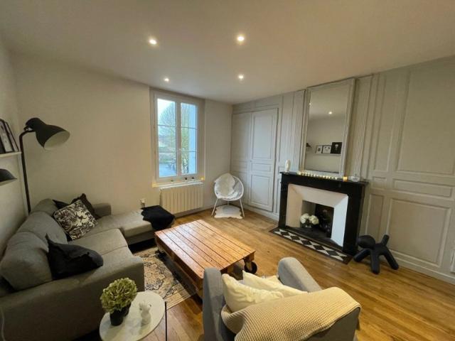 SAUMUR, APPARTEMENT T3 VUE LOIRE ET CHATEAU