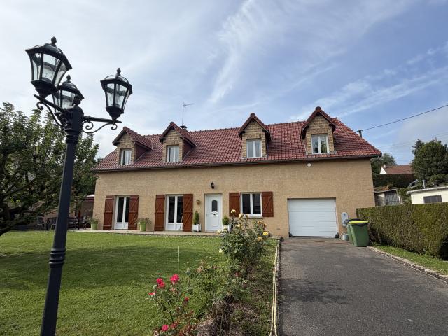 SAVEUSE: PROPRIETE AVEC 3 GARAGES et TERRAIN