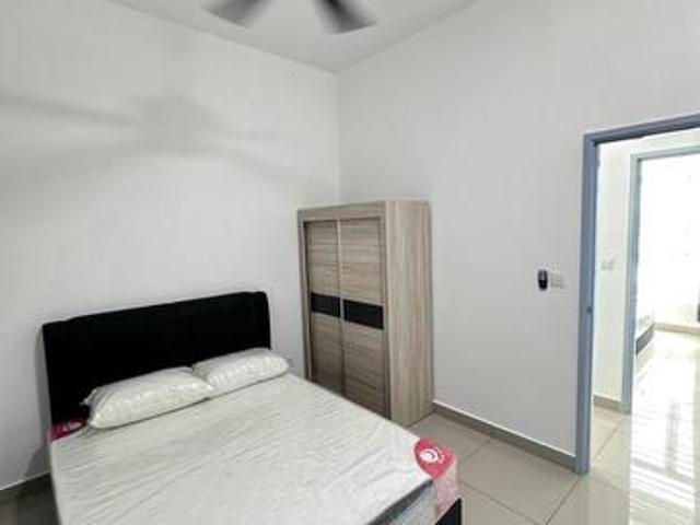 Saville D Lake Puchong Brand New Fully Furnished 2 Parking Nice