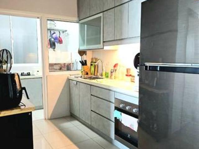 Saville DLake Puchong Renovated Fully furnish 2car park