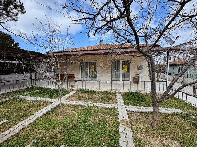 Saygın 'dan Tapuya,özel Sağlık Has, Yakın 400 M2 Arsa İçinde Ev