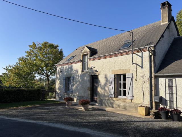 Sazeray Maison rénovée avec un terrain de plus de 5449 m2