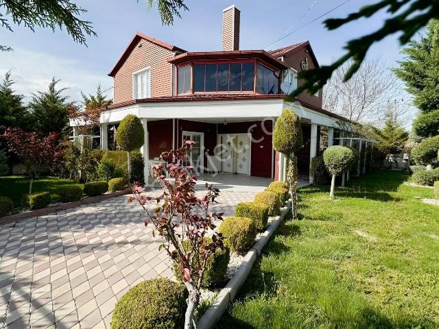 Sazlıca'da Ana Yol Üzeri Ticari İmarlı Full Eşyalı Lüks Villa