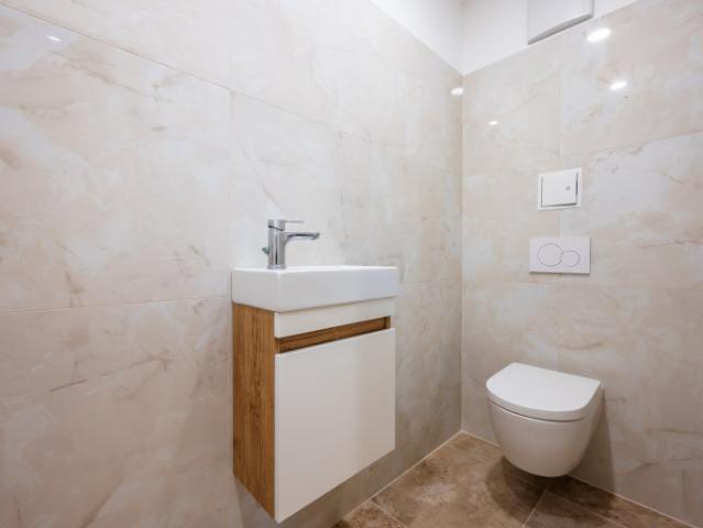 SB1 + Außergewöhnlicher 3 Zimmer DG Erstbezug mit Balkon! KEINE Schrägen