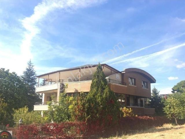 Sbell'den Ümitköy Mutlukent Mahallesinde 3 Katlı 7+3 Villa