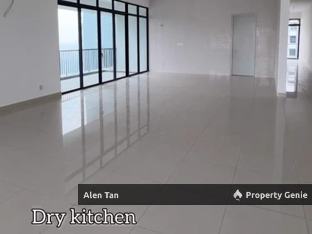 Sg long, Alstonia Residence