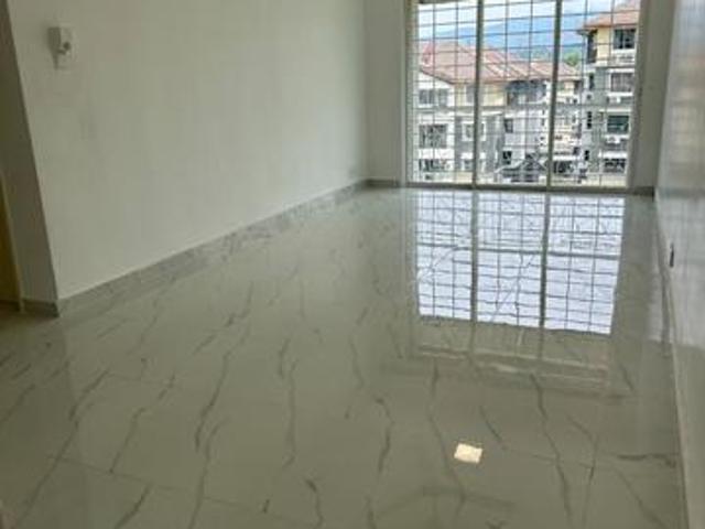 Sd apartment FREEHOLD for sale 811 sqft 3r2b partial furnished ready