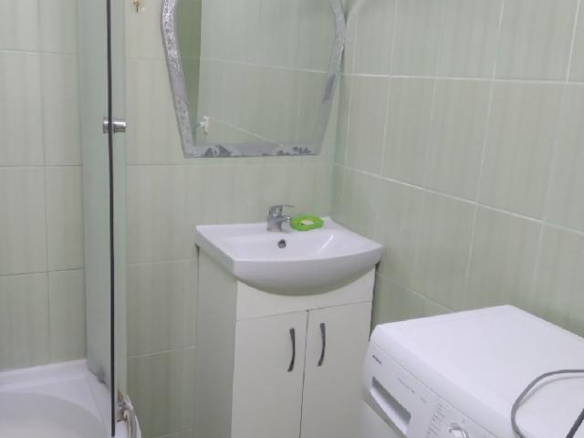 Сдам 2х к.кв Центр Ушакова 46 2этвж без животных 2 сп. Места