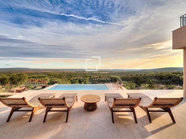 Se trata de vivir en un entorno de lujo en su máxima expresi. 453m² La Casa Blanca
