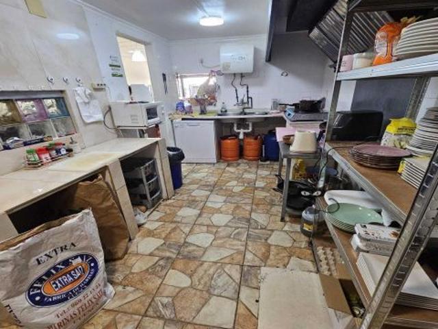 SE TRASPASA UNA BONITA CAFETERÍA EN EL CORAZÓN DE BENETUSSER!
