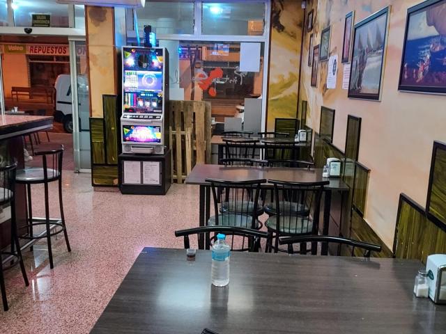 SE TRASPASA BAR CAFETERIA!