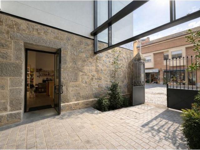 SE TRASPASA CAFETERÍA DE ESPECIALIDAD Y LIBRERÍA EN TORRELODONES