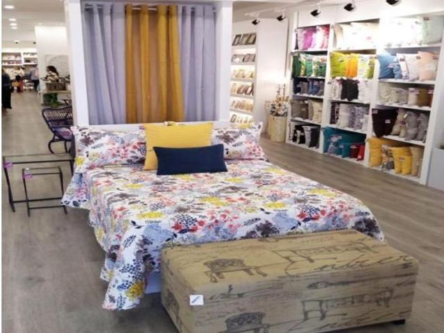 SE TRASPASA LOCAL COMERCIAL