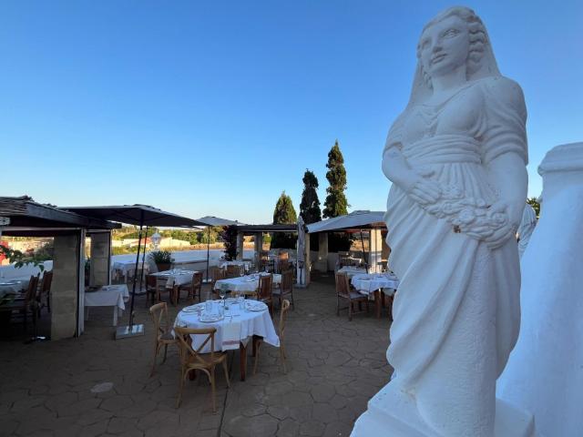 Se Traspasa Magnífico Restaurante en Finca Rustica con Fantásticas Vistas al Mar