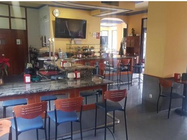 Se traspasa restaurantes en funcionamiento
