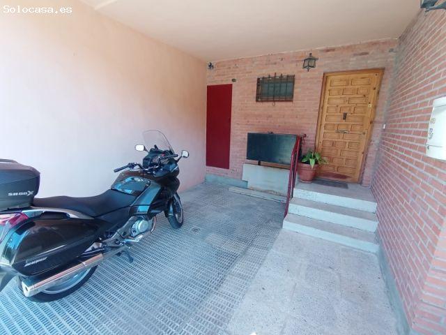 SE VE·NDE CHALET ADOSADO