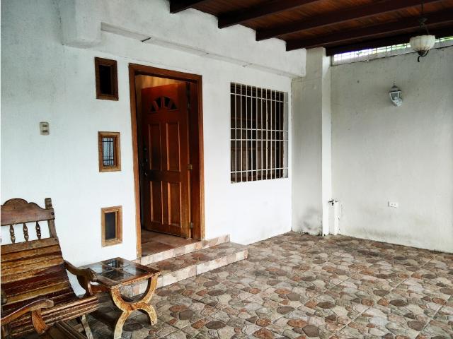 SE VENTA CASA EN URB ALBERTO RAVELL VE01 0127AR RCOR