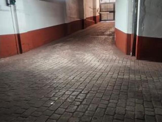 Se vendan 2 plazas de garaje ?