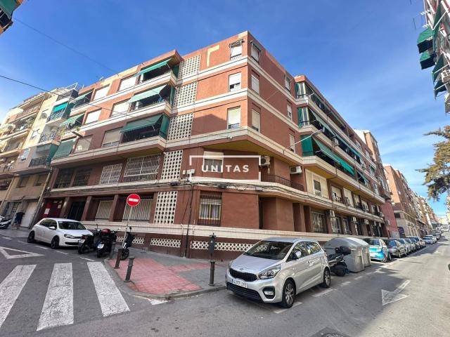 Se vende 4º Planta con Ascensor en la Calle General Prim Campoamor