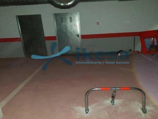 Se vende 2 Garajes con trastero en la localidad de Almería