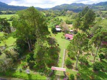 Se vende 2.3 hectáreas con casa a 8 minutos de volcán | 3 recámaras por 750000.00 en Volcán
