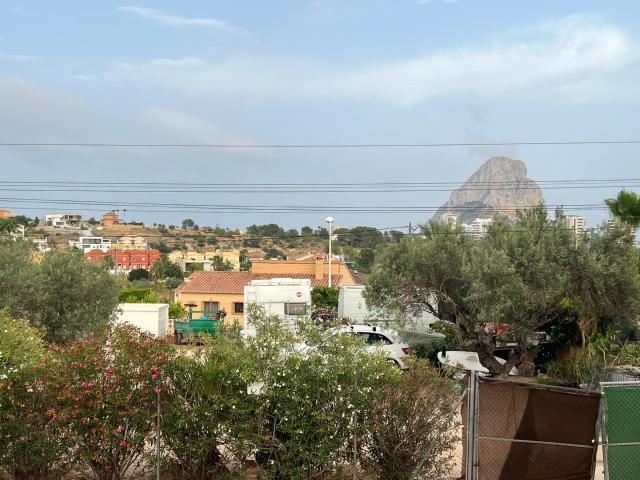 Se vende terreno cerca del pueblo en Calpe