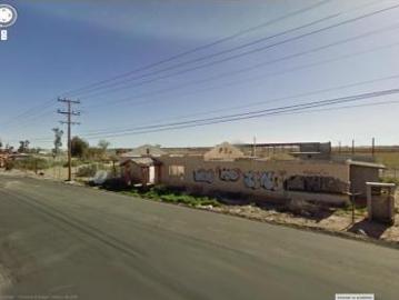 SE VENDE TERRENO CON CONSTRUCCIONES