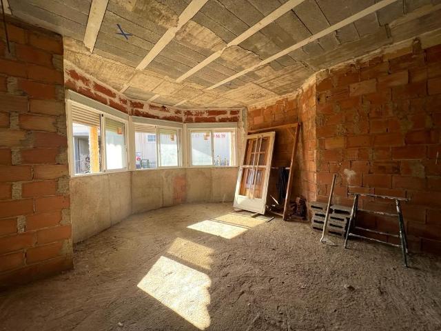 Se vende terreno con dos viviendas nuevas en Miranda