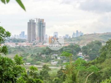 Se Vende Terreno de 5,700M2 en Brisas del Golf, Via al Club de Golf