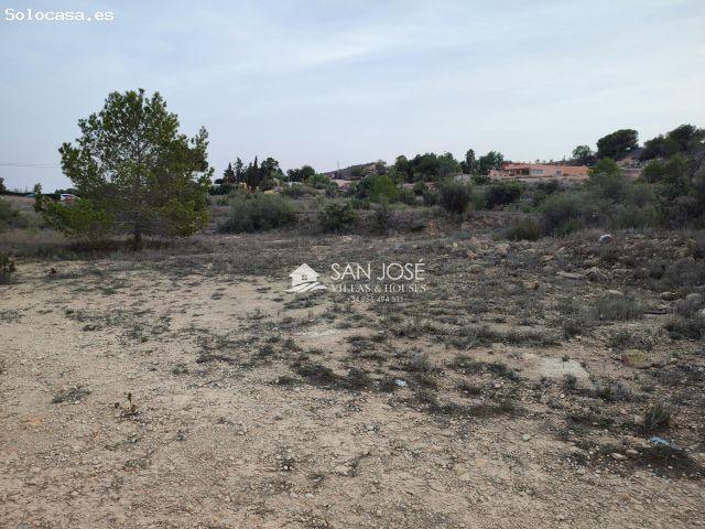 SE VENDE TERRENO EN ASPE. ZONA BIEN COMUNICADA