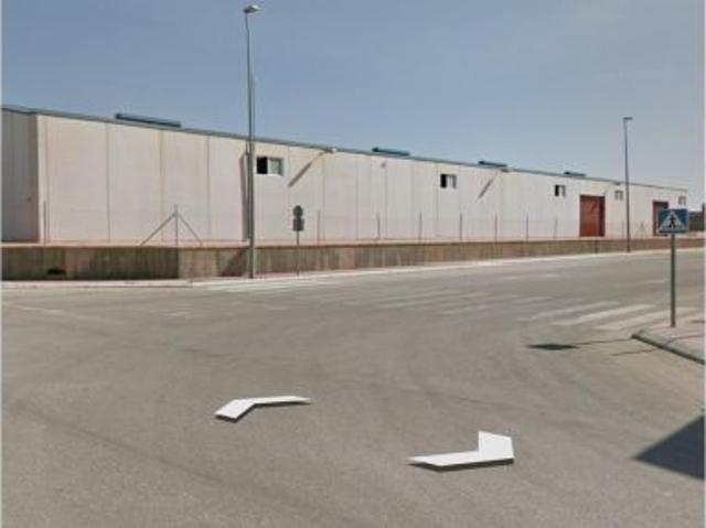 SE VENDE TERRENO INDUSTRIAL EN LOS MONTESINOS
