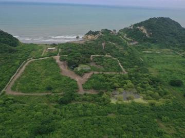 Se Vende Terreno para Desarrollar Cerca del Mar y Frente al Mar en Canoa