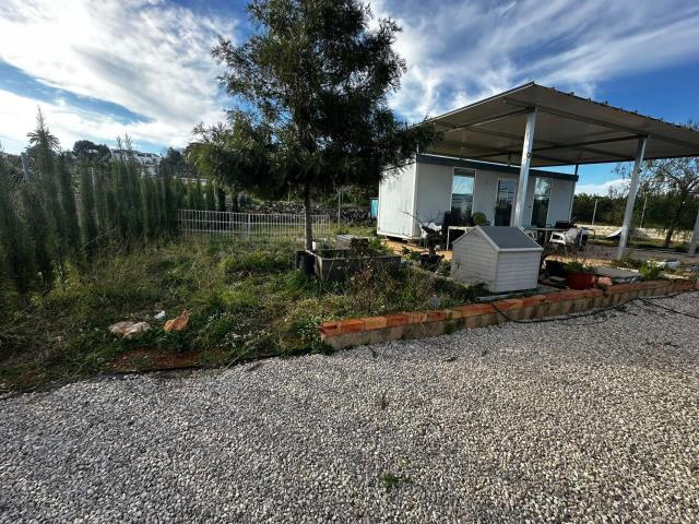Se vende terreno rustico de 2441m2 todo vallado con movil home y casa de aperos