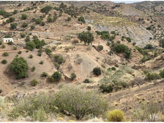 Se vende terreno rústico de más de 40.000m2 a las afueras de Málaga muy cerca de la autopista AP4