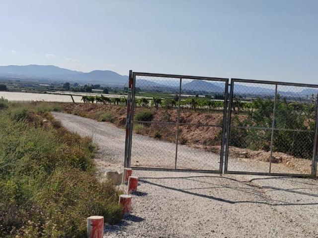 Se vende terreno rustico en muy buena zona a 20 minutos de alicante