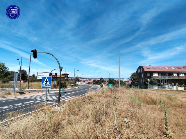 SE VENDE TERRENO URBANIZABLE EN TROBAJO DEL CAMINO