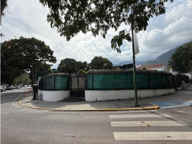 Se vende Terreno 1525.66m2. Altamira