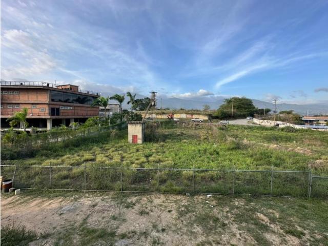 Se vende terreno 1803m2. Guatire, Sector Las Flores