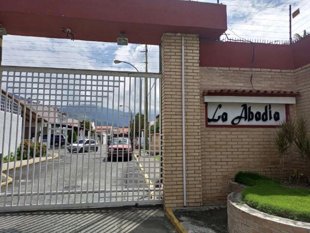 Se vende Townhouse 248m2. 3H/3B/2P. La Abadía.Guatire
