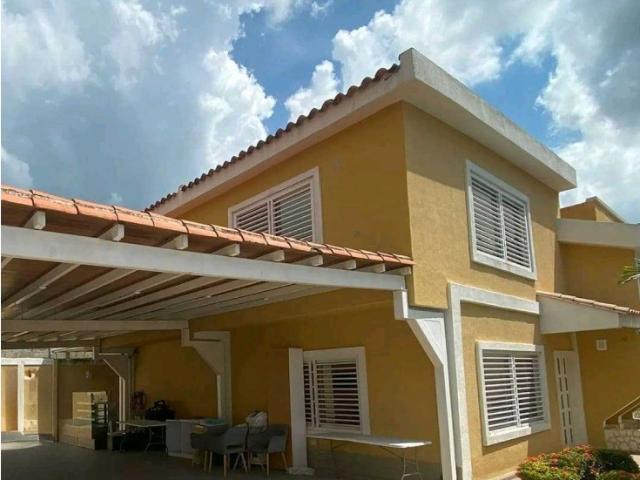 Townhouse en venta Urb. Andrés Bello, Las Delicias Maracay