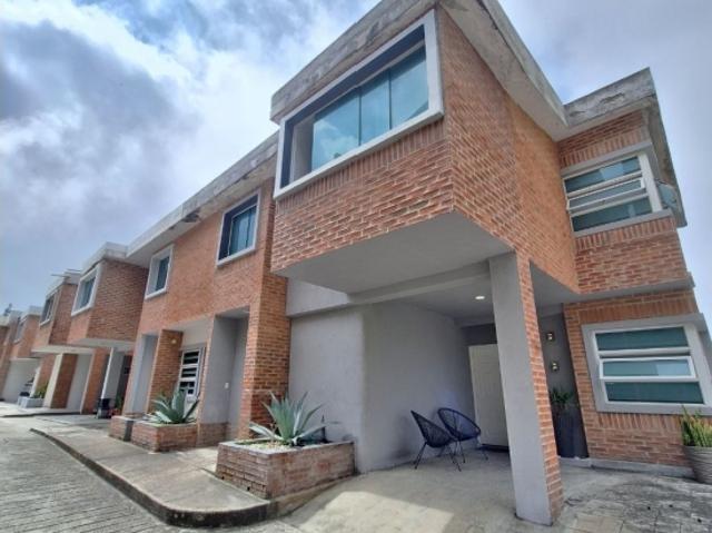 Se Vende Townhouse Urb La Estancia San Antonio De Los Altos