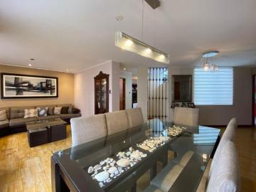 SE VENDE TRIPLEX EN SAN ISIDRO
